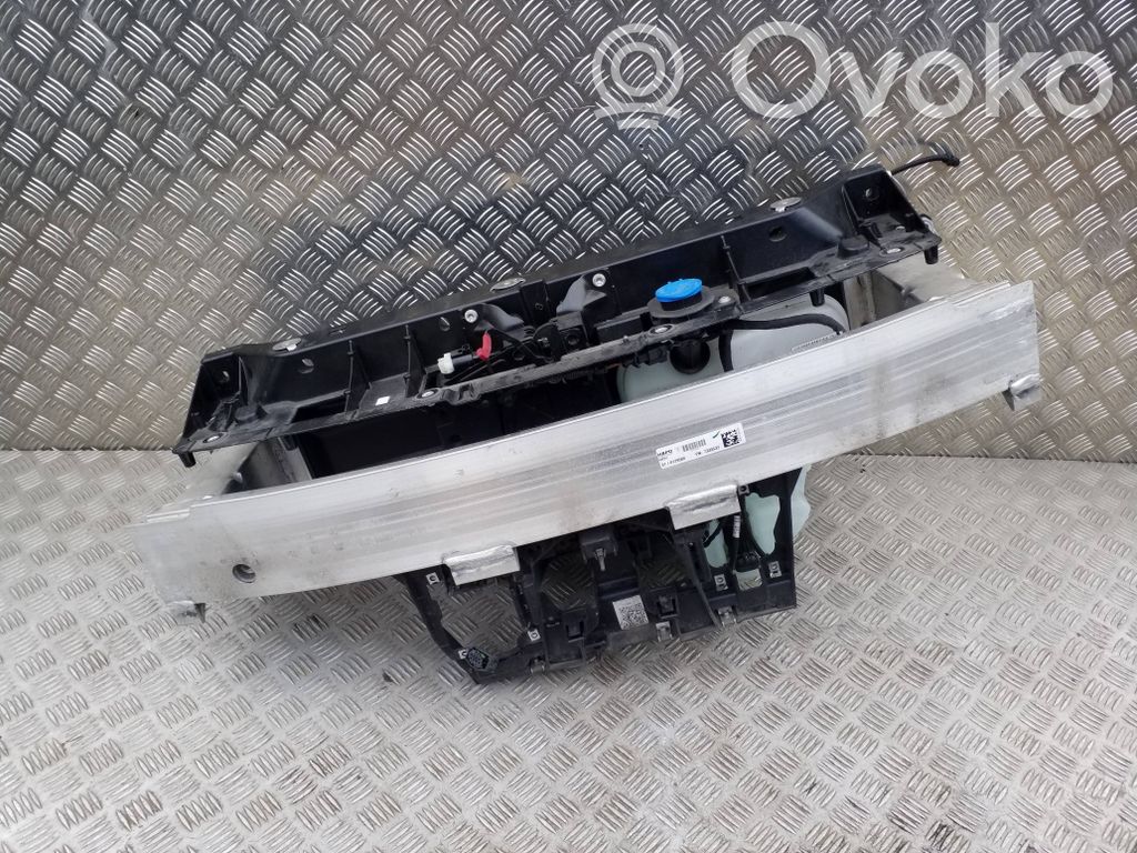 Porsche Taycan 9J1 Jäähdyttimen kehyksen suojapaneeli 