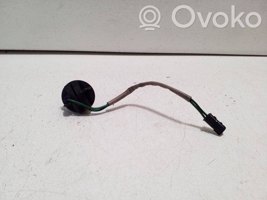 Chevrolet Orlando Takavalon polttimon suojan pidike 