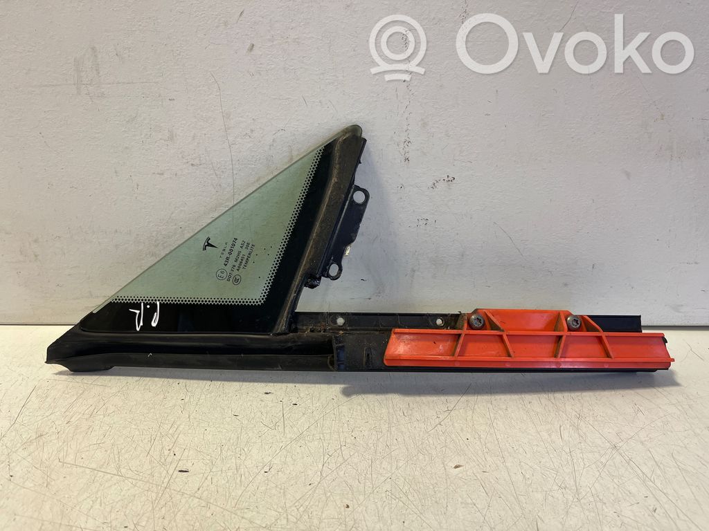 Tesla Model S Fenêtre latérale avant / vitre triangulaire (4 portes)