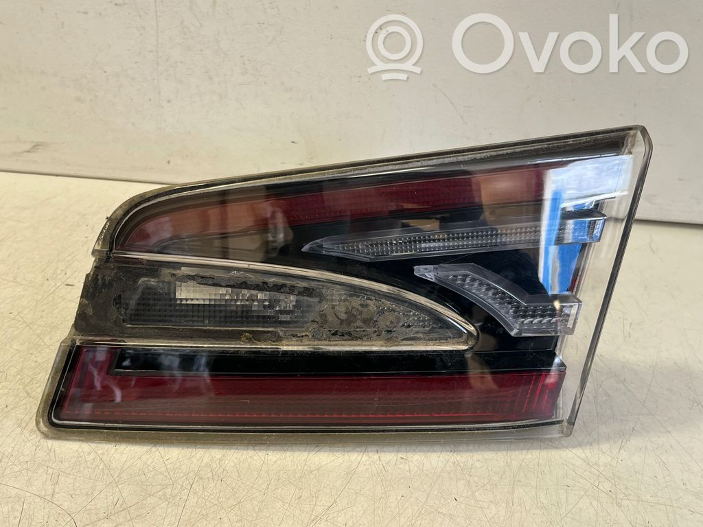 Tesla Model S Aizmugurējais lukturis pārsegā 