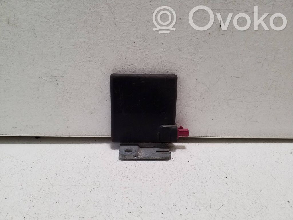Pystyantennivahvistin   3G9035534