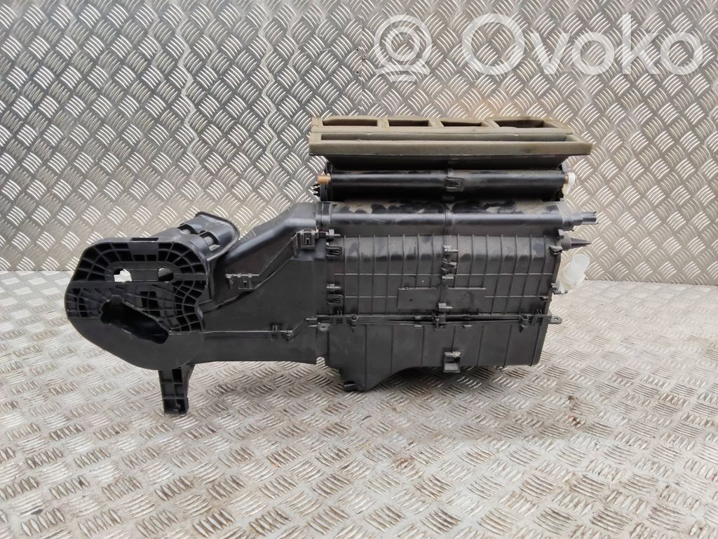 Mercedes-Benz X-class W470 Salono oro mazgo plastikinis korpusas 