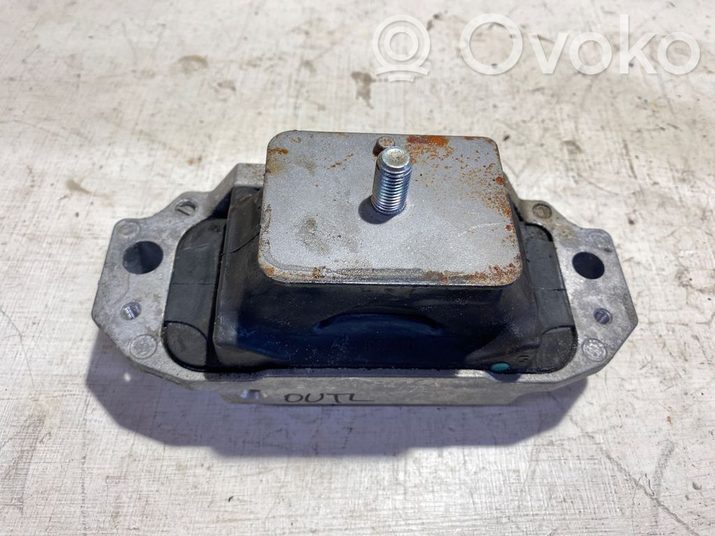 Mitsubishi Outlander Engine mounting bracket 