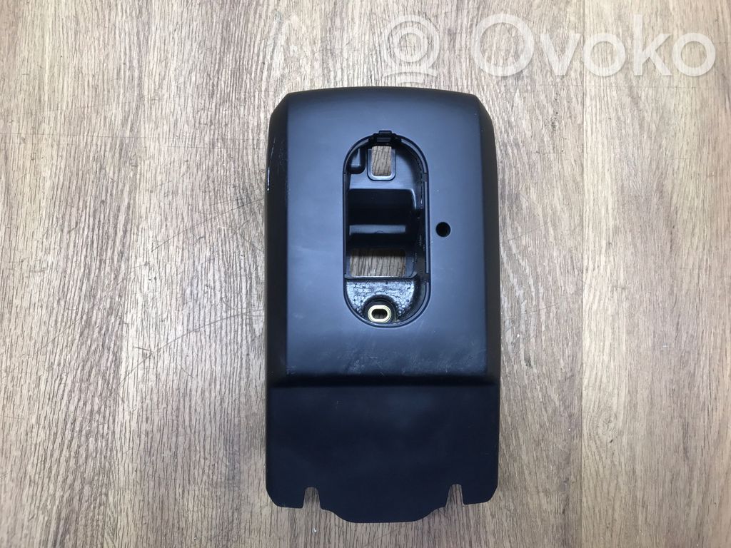 Elementy poszycia kolumny kierowniczej   95B880515A