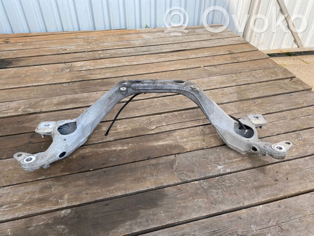 Volkswagen Touareg II Engine mounting bracket 