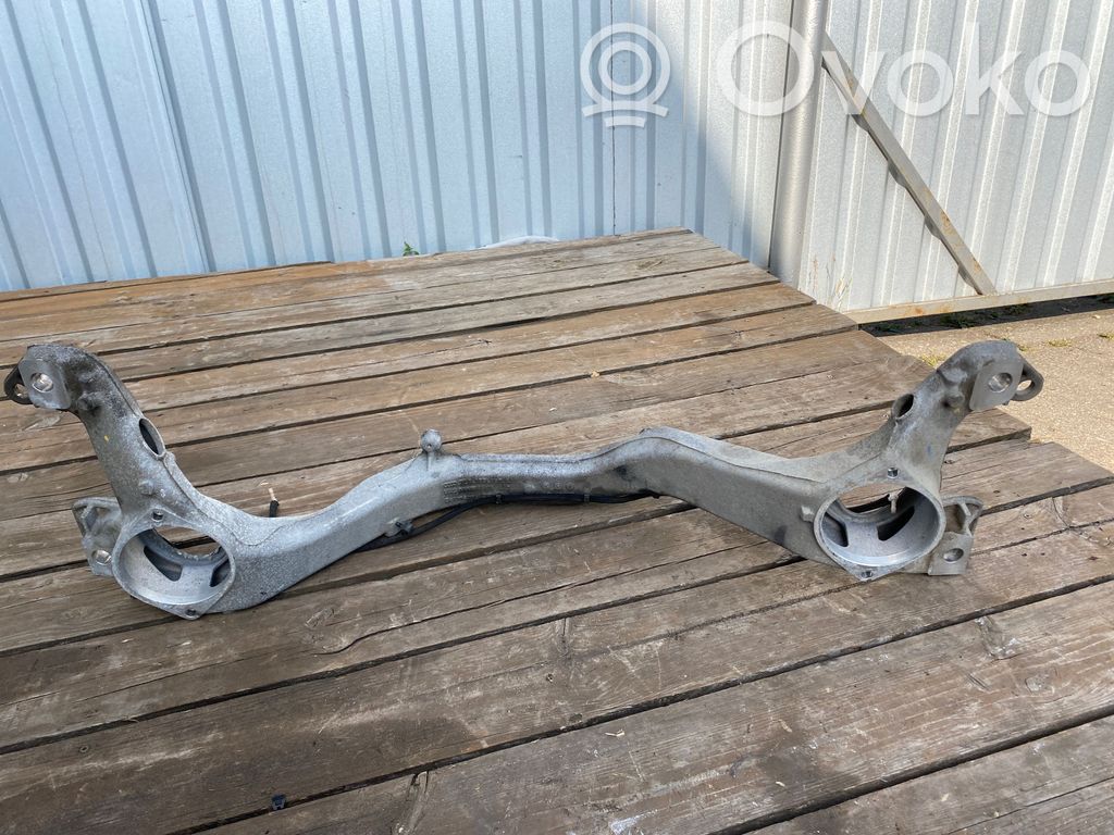 Volkswagen Touareg II Engine mounting bracket 