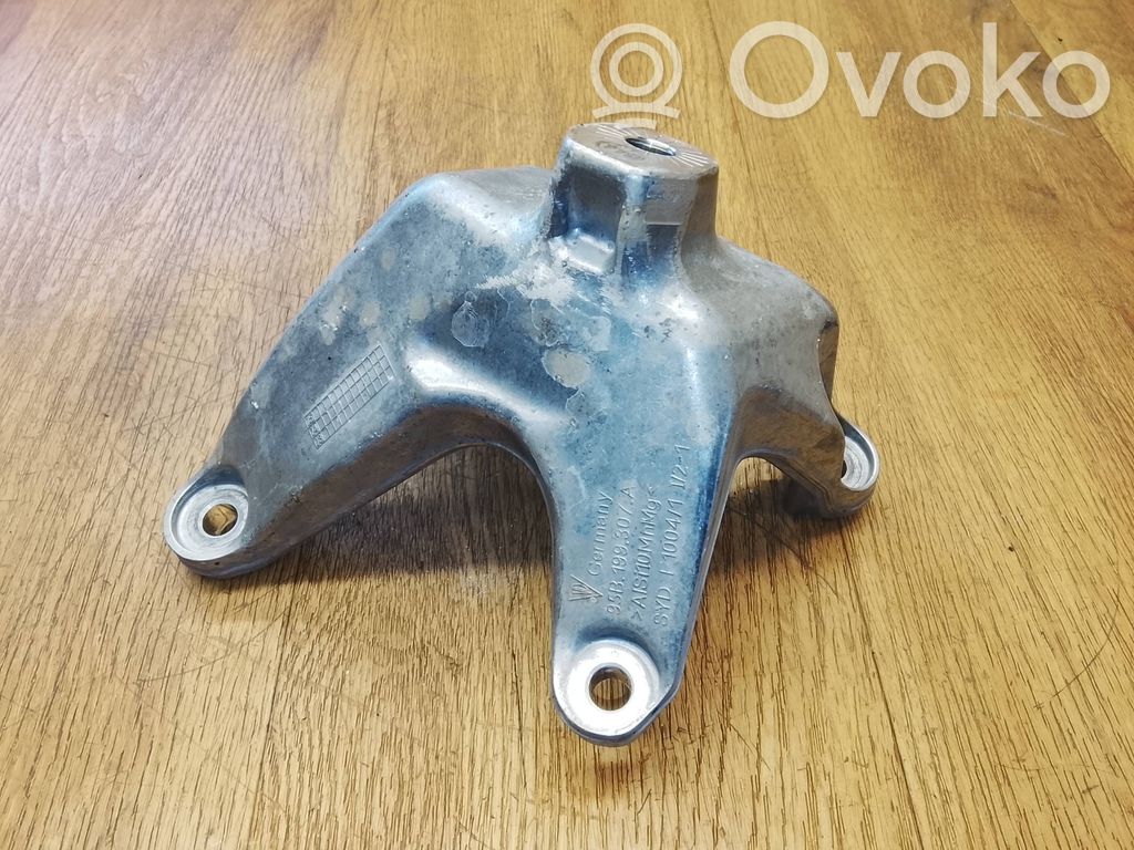 Porsche Macan (95B) Engine mounting bracket 