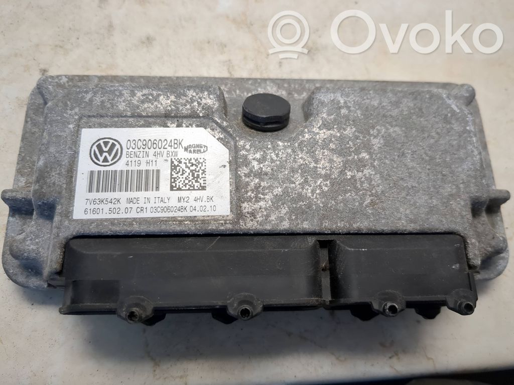 Volkswagen Golf VII Engine control unit/module 