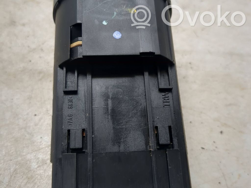 Volkswagen Polo IV 9N3 Light switch 