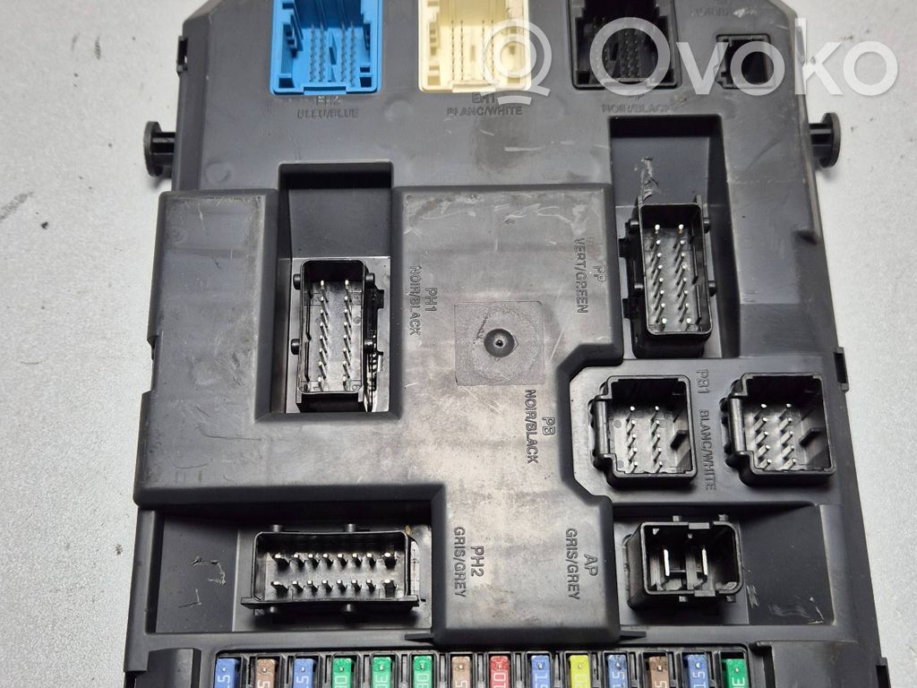 Citroen C4 II Picasso Fuse module 