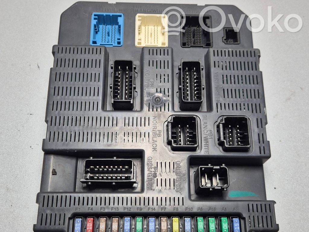 Peugeot 308 Fuse module 