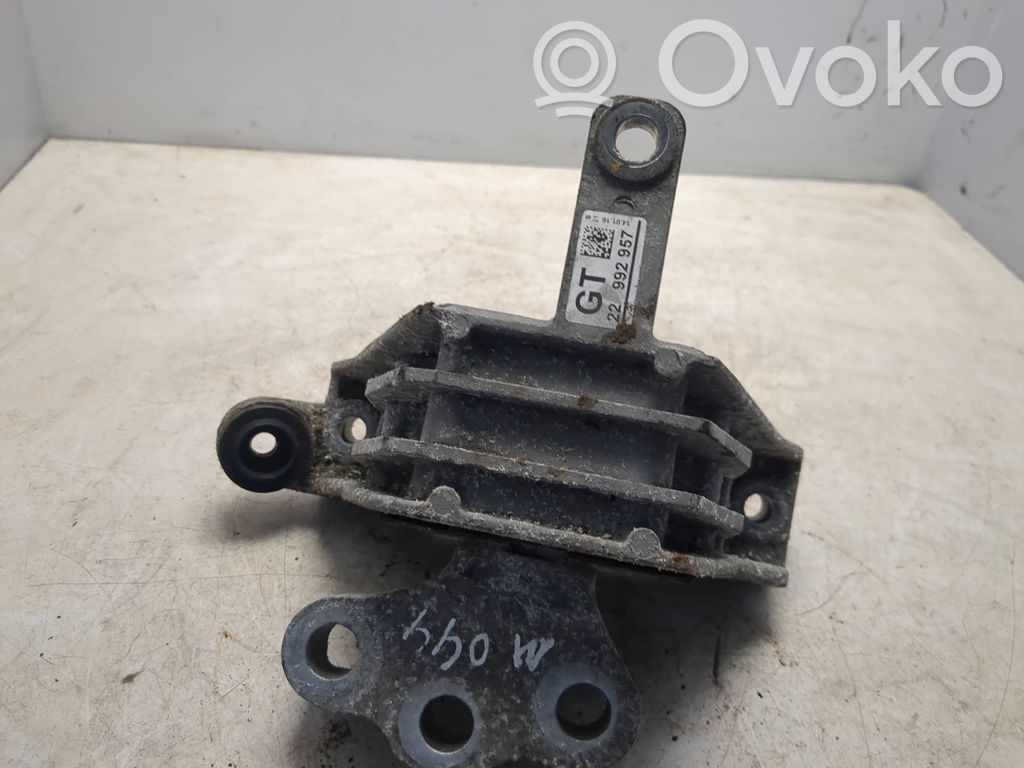 Opel Insignia A Engine mount bracket 