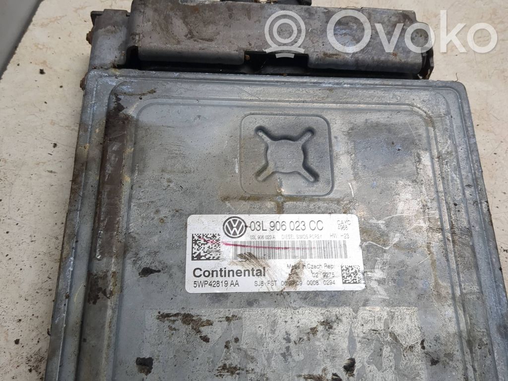 Volkswagen Golf VI Engine control unit/module 