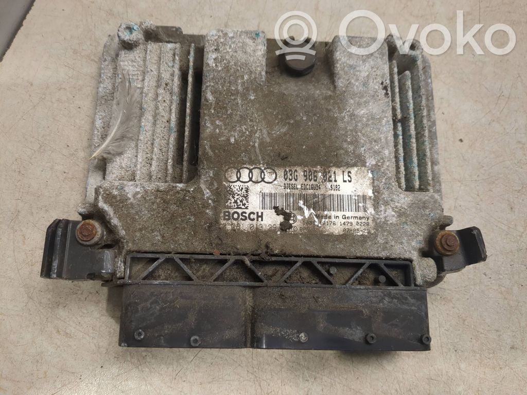 Audi A3 S3 A3 Sportback 8P Engine control unit/module 