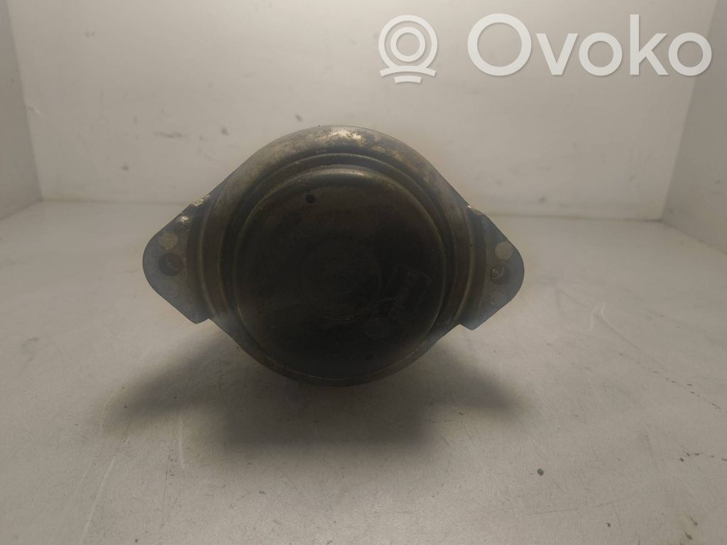 Engine mount bracket