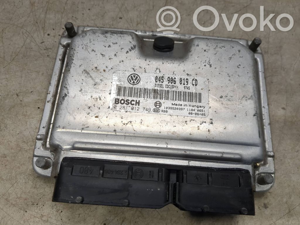 Volkswagen PASSAT B5.5 Engine control unit/module 