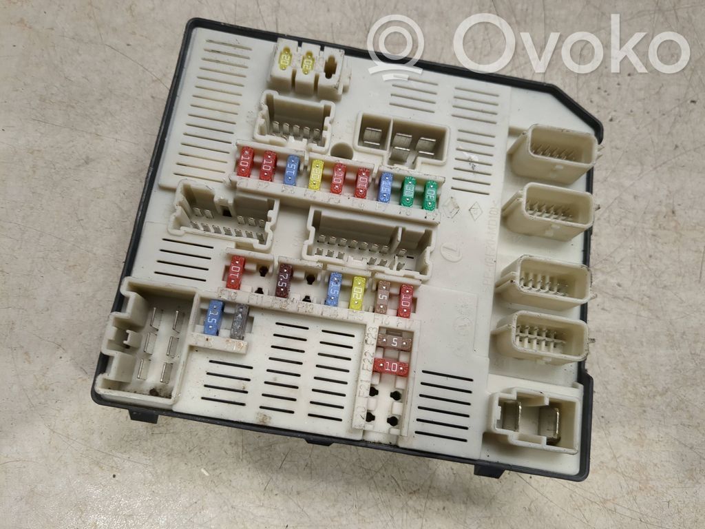 Renault Laguna III Fuse module 