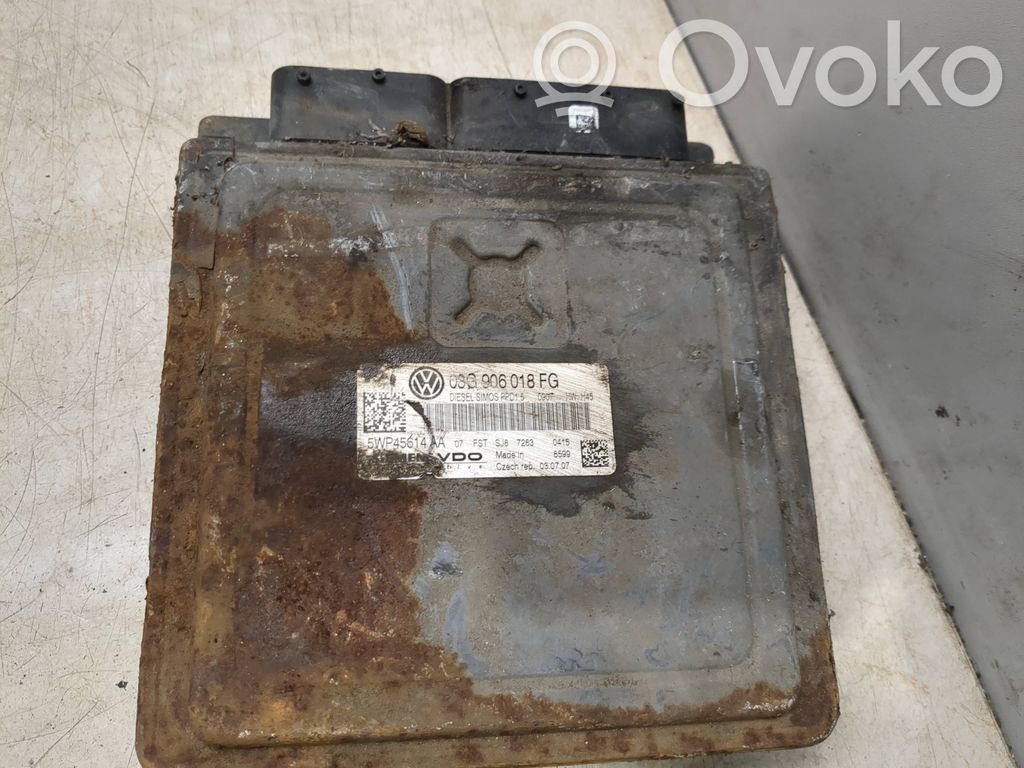 Volkswagen PASSAT B7 Engine control unit/module 