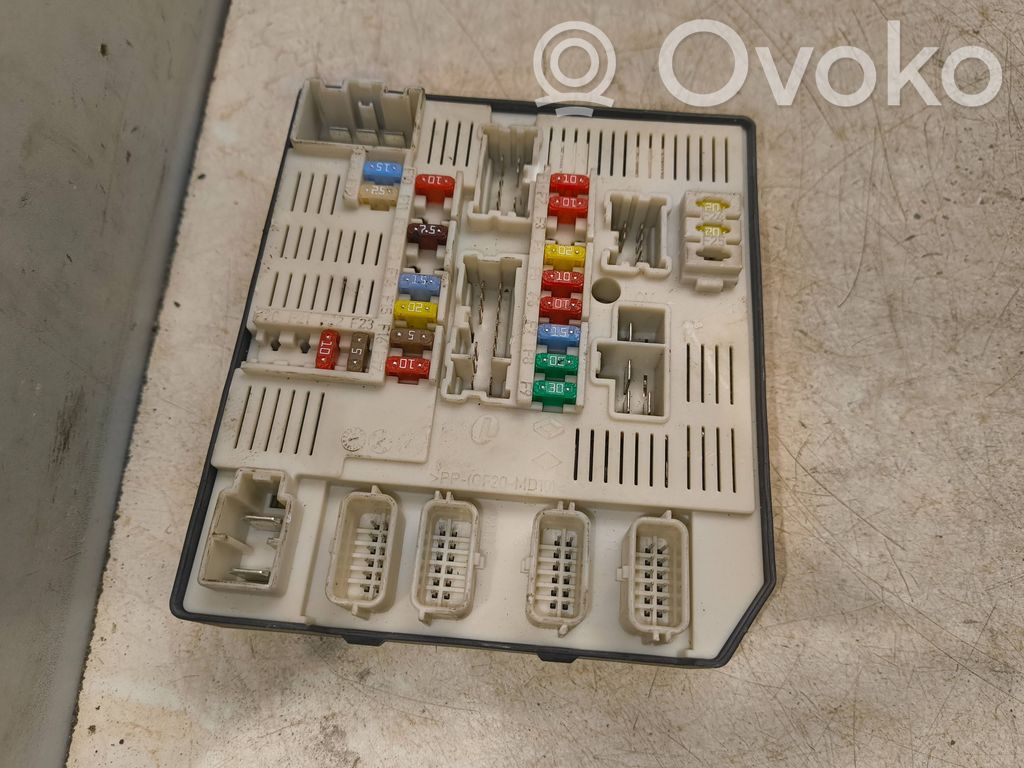 Renault Laguna III Fuse module 