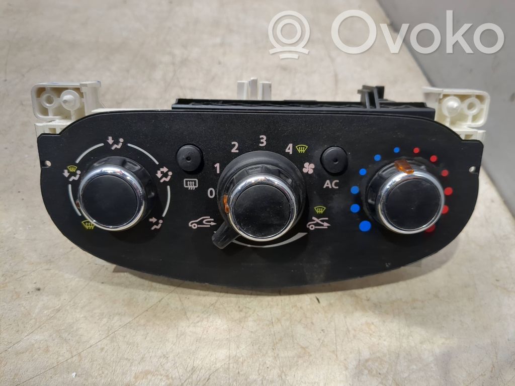 Dacia Duster Climate control unit 