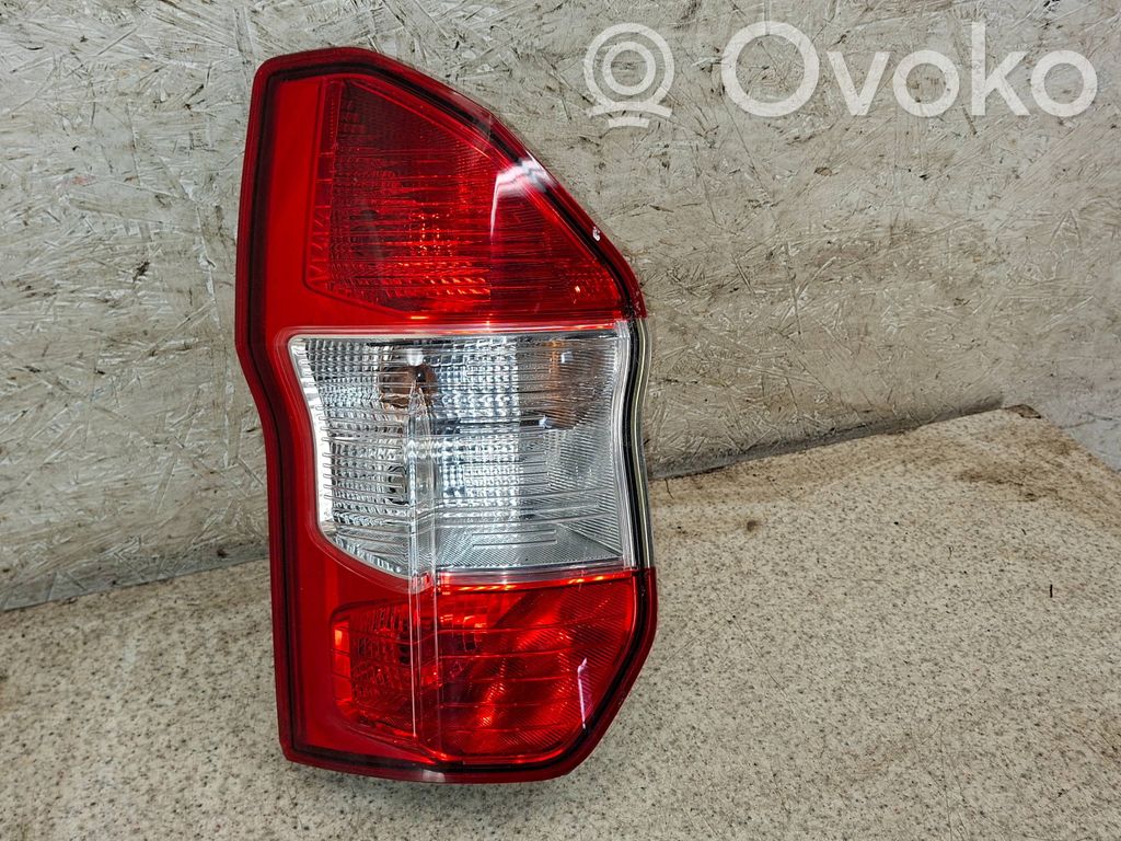Ford Transit Courier Aizmugurējais lukturis virsbūvē 