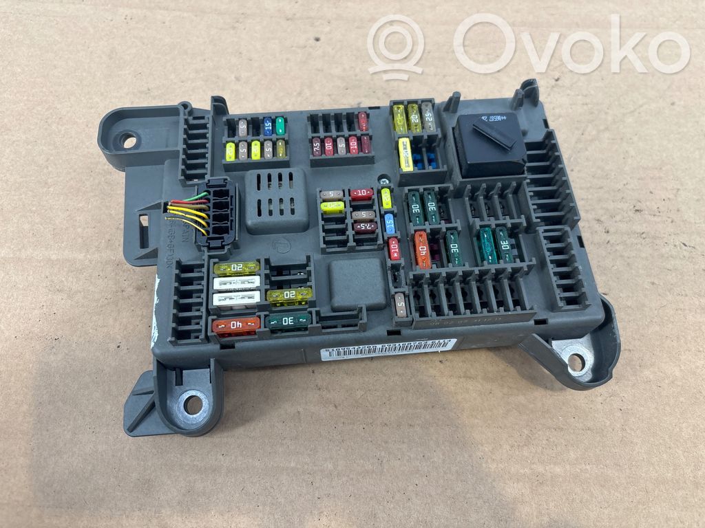 BMW X5 E70 Fuse module 