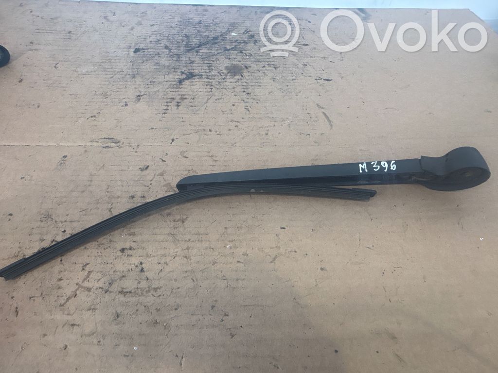 Rear wiper blade