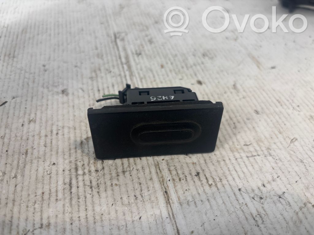 Mazda 3 III Tailgate/trunk/boot exterior handle 
