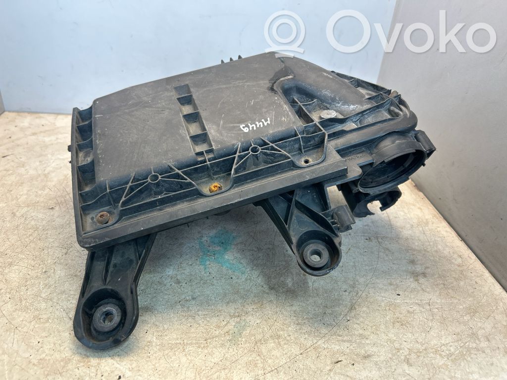 Peugeot 5008 Air filter box 