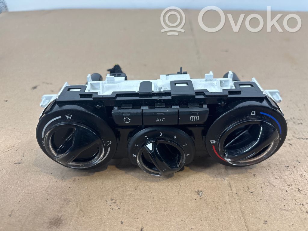 Peugeot 208 I Climate control unit 