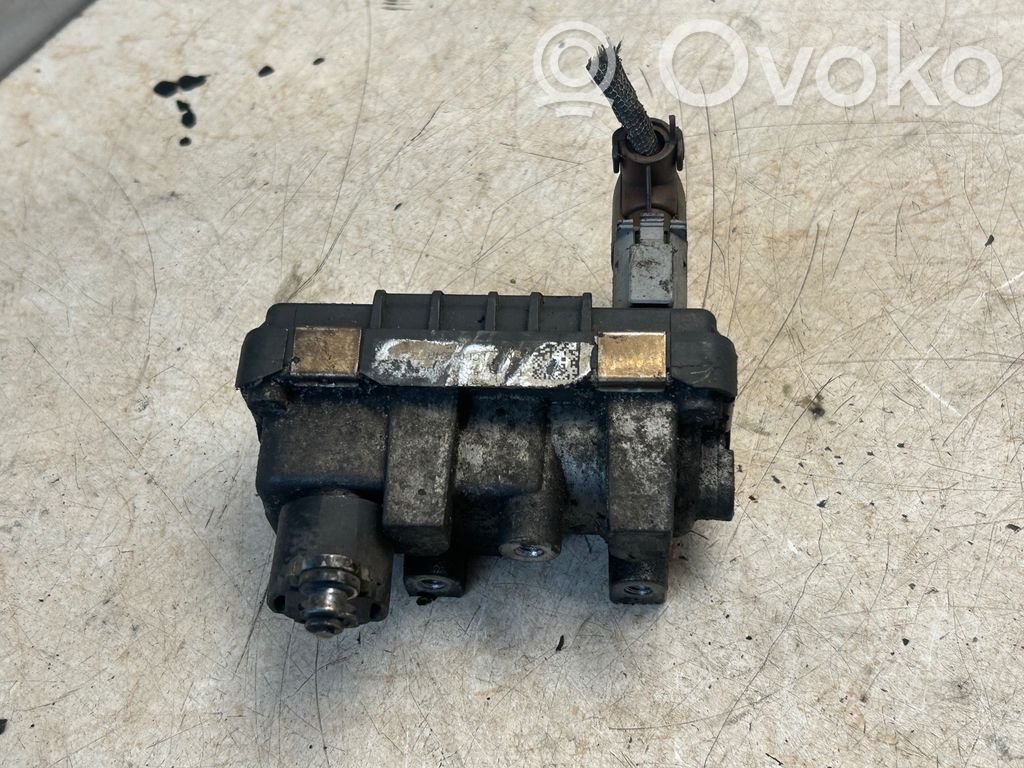 BMW 1 E81 E87 Turbinos elektrinis valdymo aktuatorius 