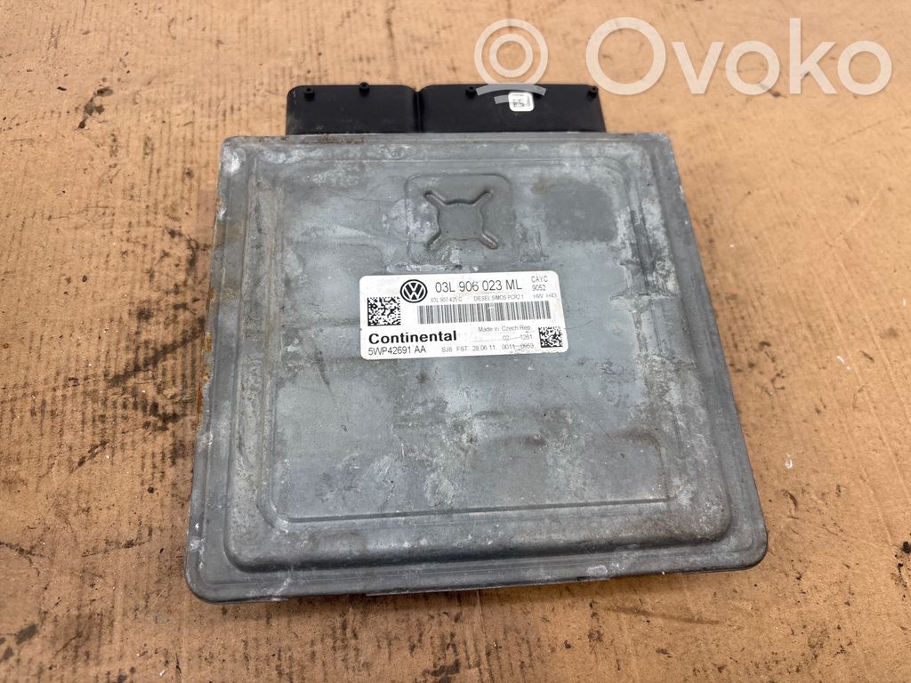 Volkswagen Jetta VI Engine control unit/module 