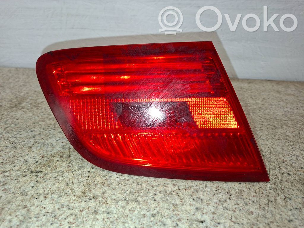 BMW 3 E92 E93 Aizmugurējais lukturis pārsegā 
