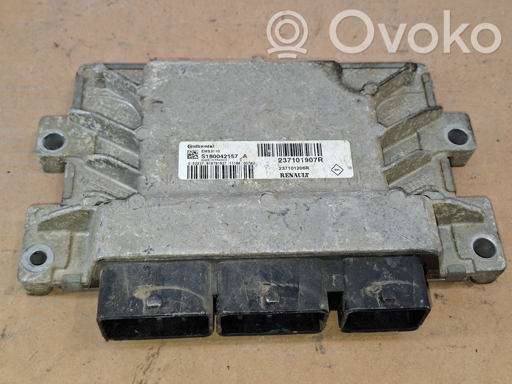 Renault Clio IV Engine control unit/module 