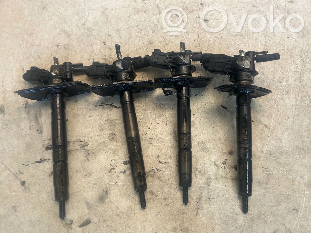Audi A5 8T 8F Wtryskiwacze / Komplet 