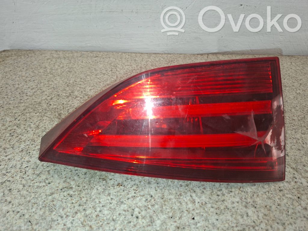 BMW X1 E84 Aizmugurējais lukturis pārsegā 