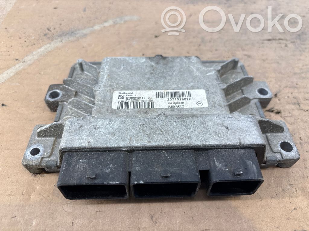 Renault Clio IV Engine control unit/module 