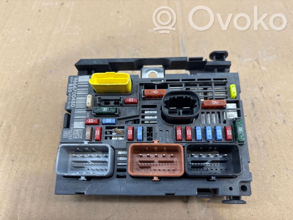 Citroen C4 I Picasso Sulakemoduuli 