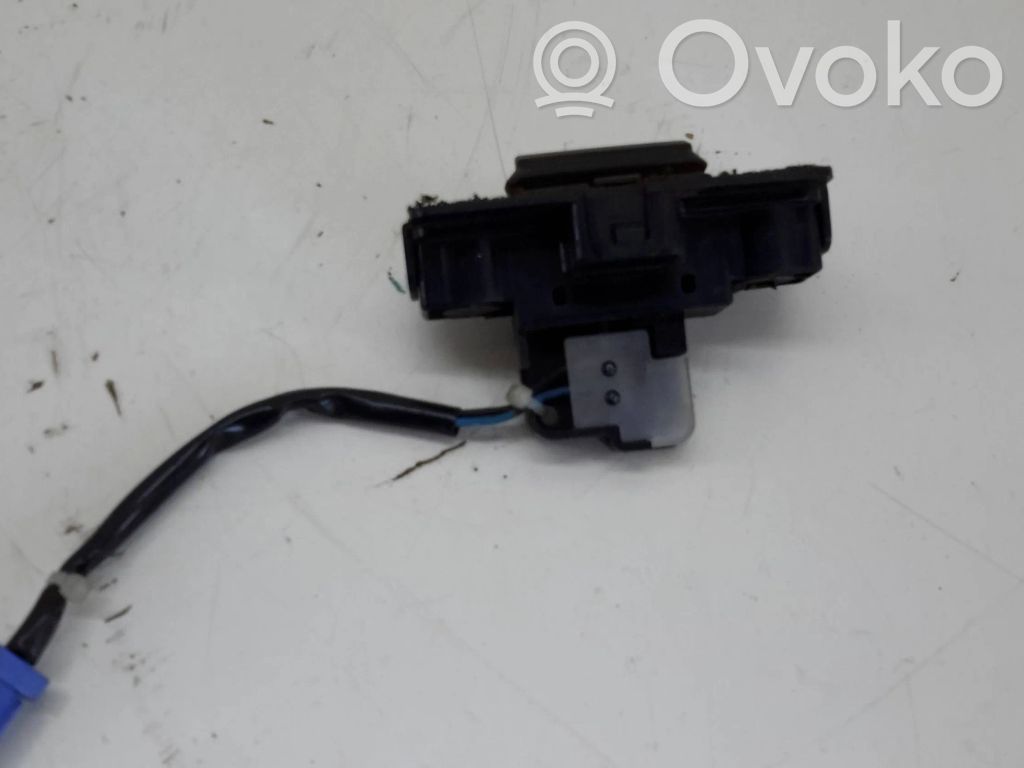 Tailgate opening switch