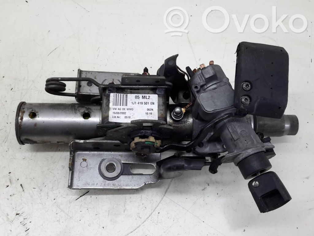 Volkswagen Golf IV Ohjauspyörän akseli 