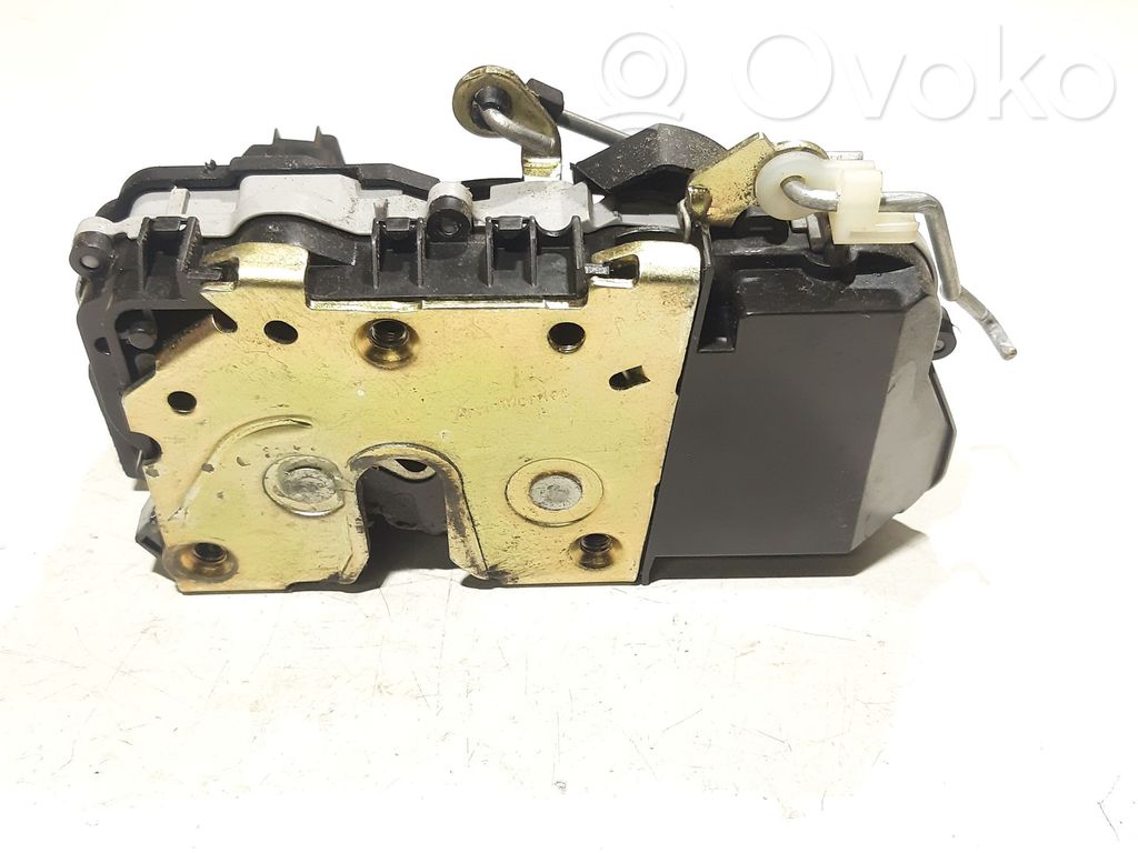 Peugeot 307 Front door lock 