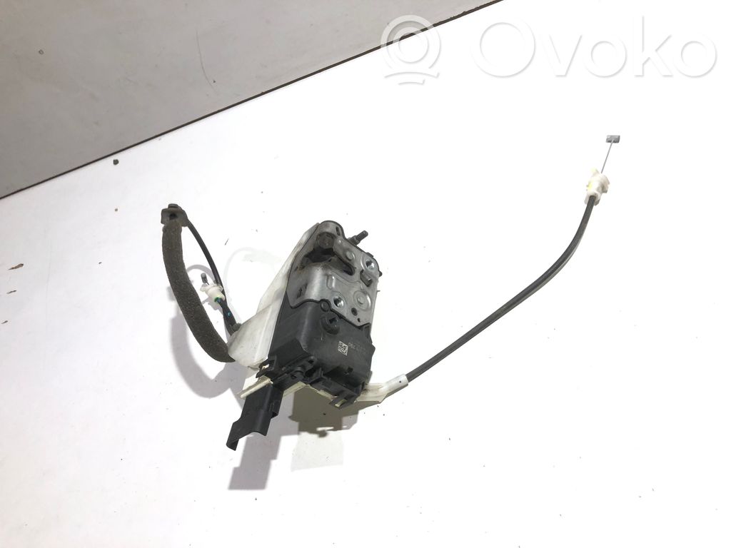 Peugeot 5008 Front door lock 