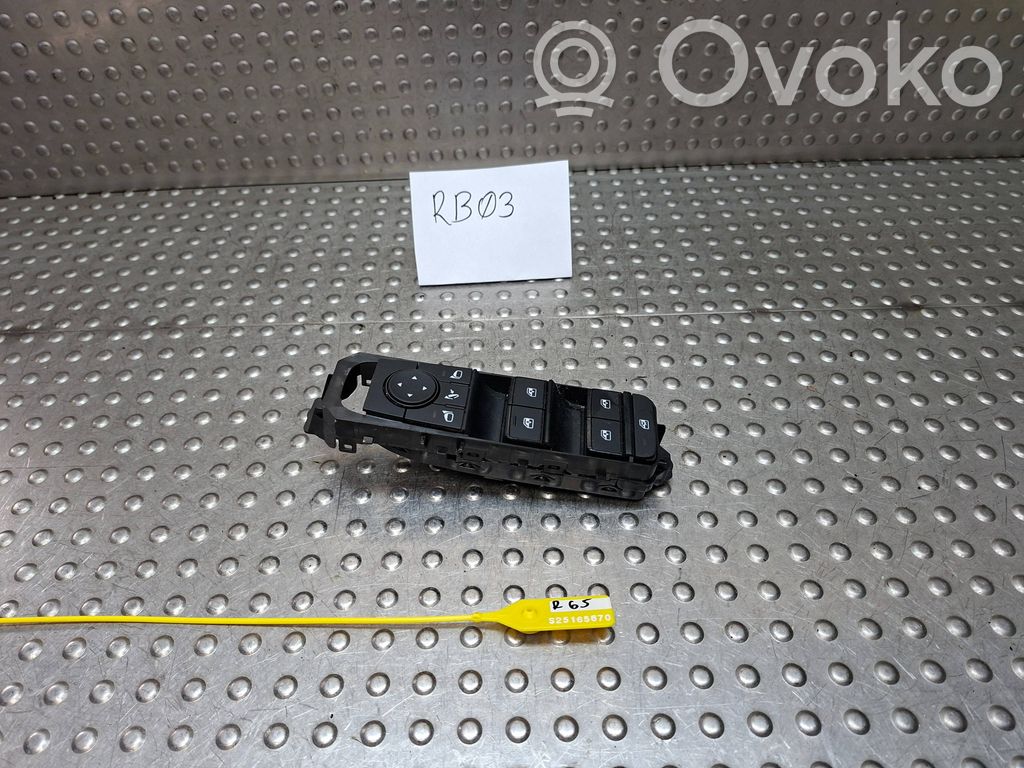 Nissan Qashqai J12 Przyciski szyb 