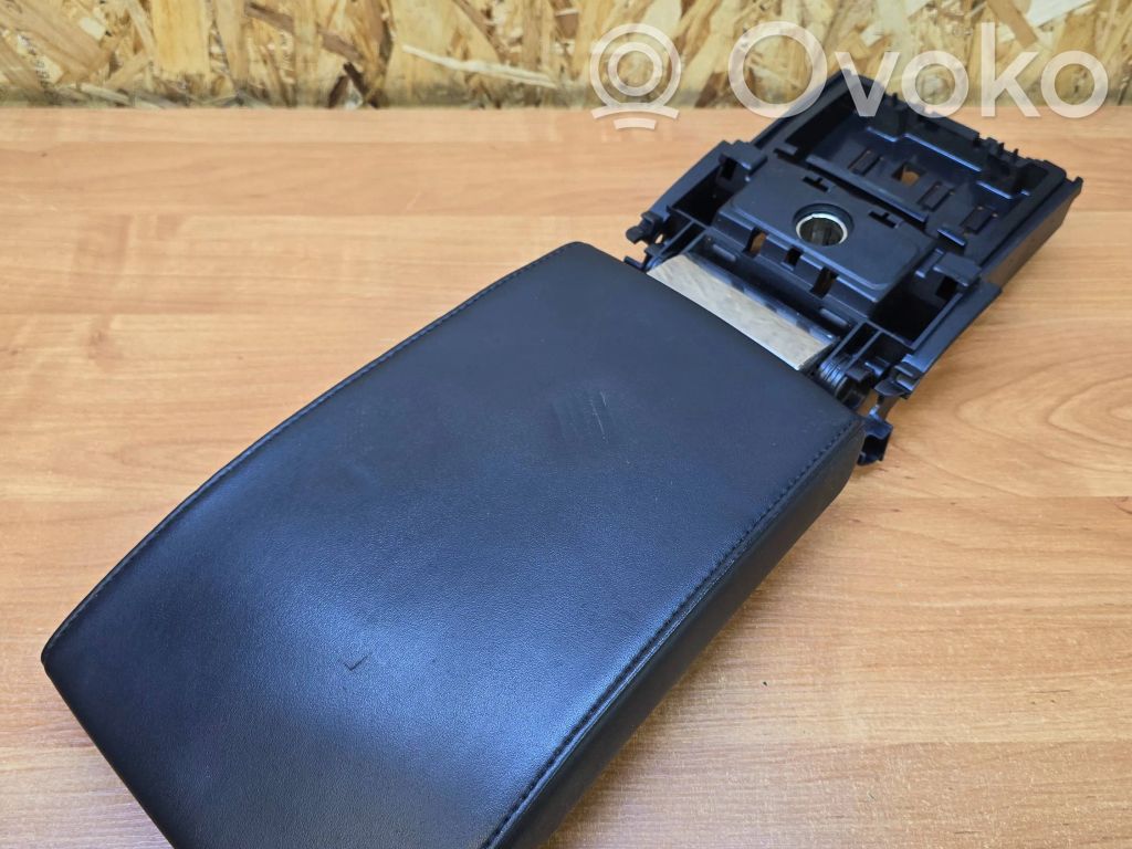 Armrest   39870952