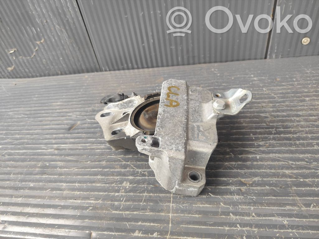 Mercedes-Benz CLA C118 X118 Engine mounting bracket 