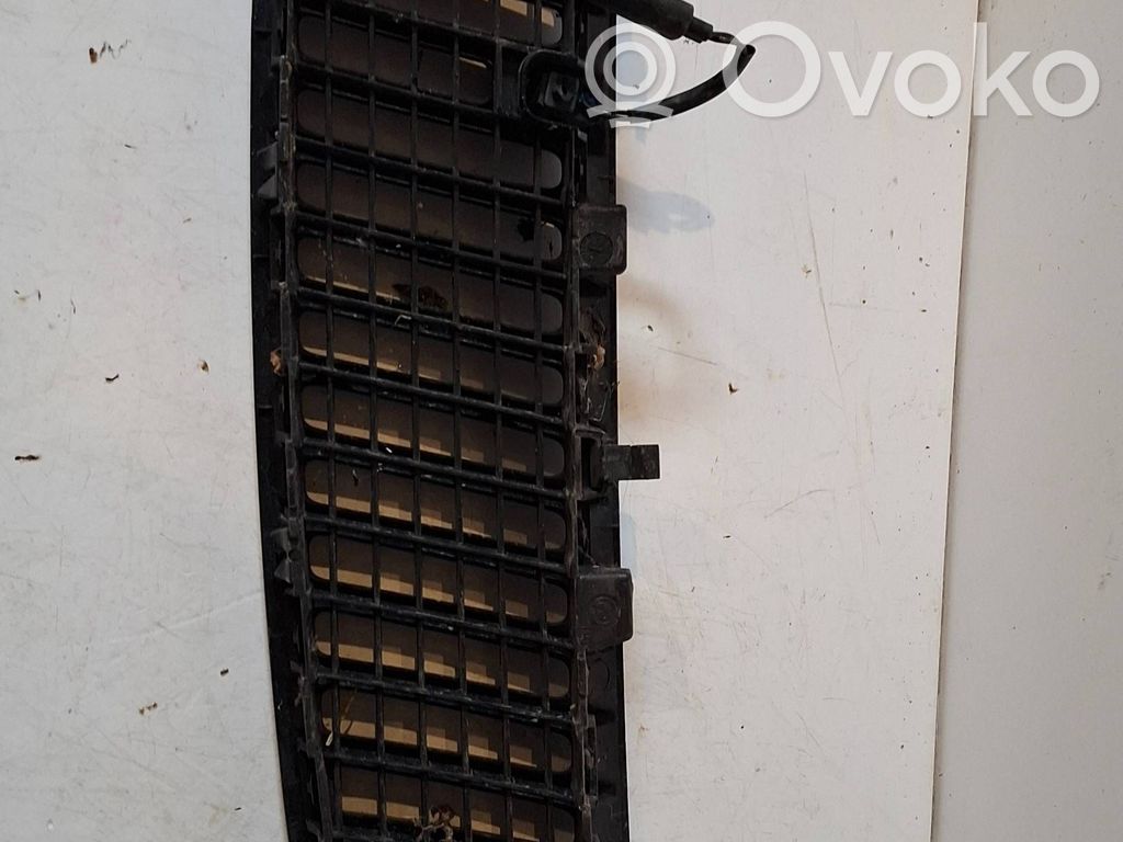 Kratka wlotu powietrza na maskę   7113728