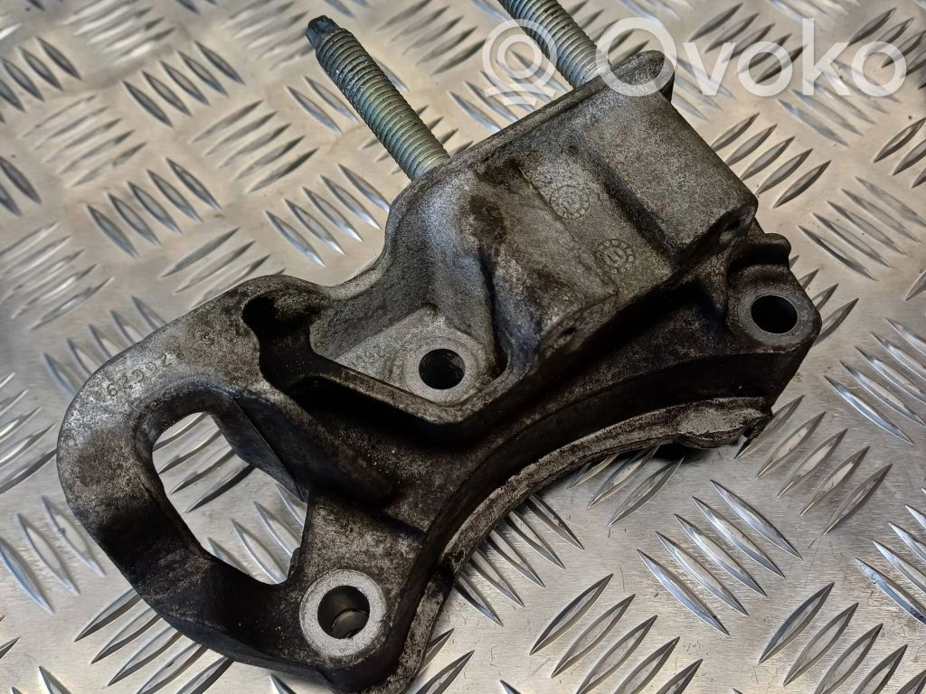 Mazda 5 Engine mounting bracket 