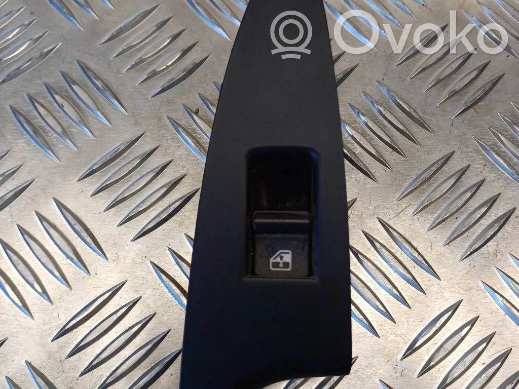 Alfa Romeo Giulietta Electric window control switch 