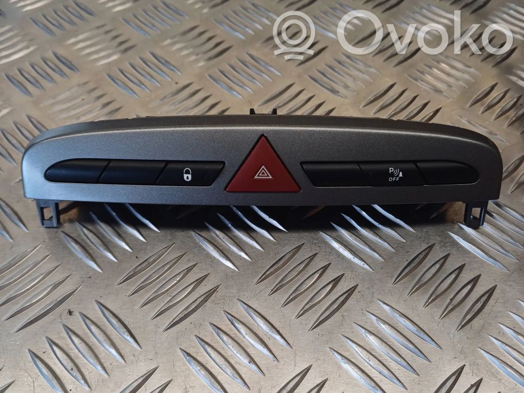 Peugeot 308 Hazard light switch 