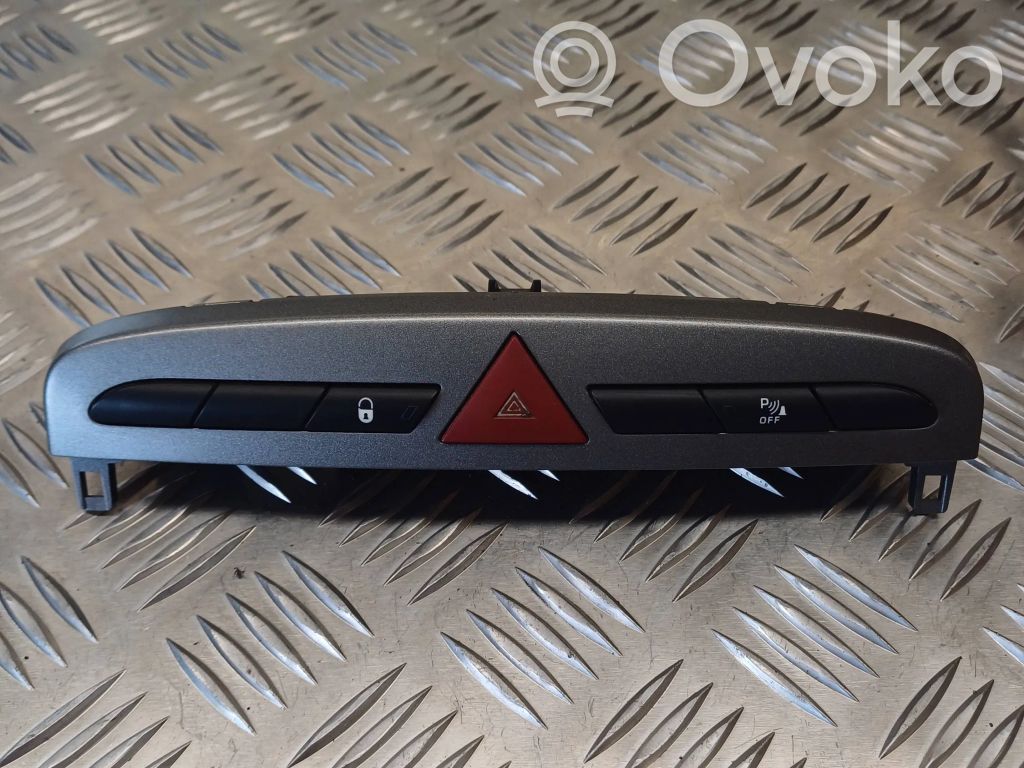 Peugeot 308 Hazard light switch 